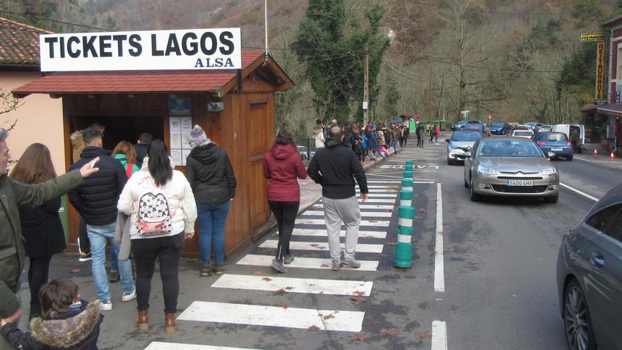El Principado activará el lunes el plan de transporte a los lagos de Covadonga con la venta anticipada de billetes