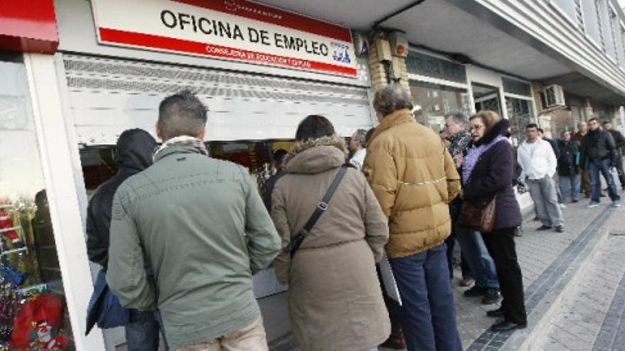 España crea empleo en 2014 tras seis años de aumento del desempleo