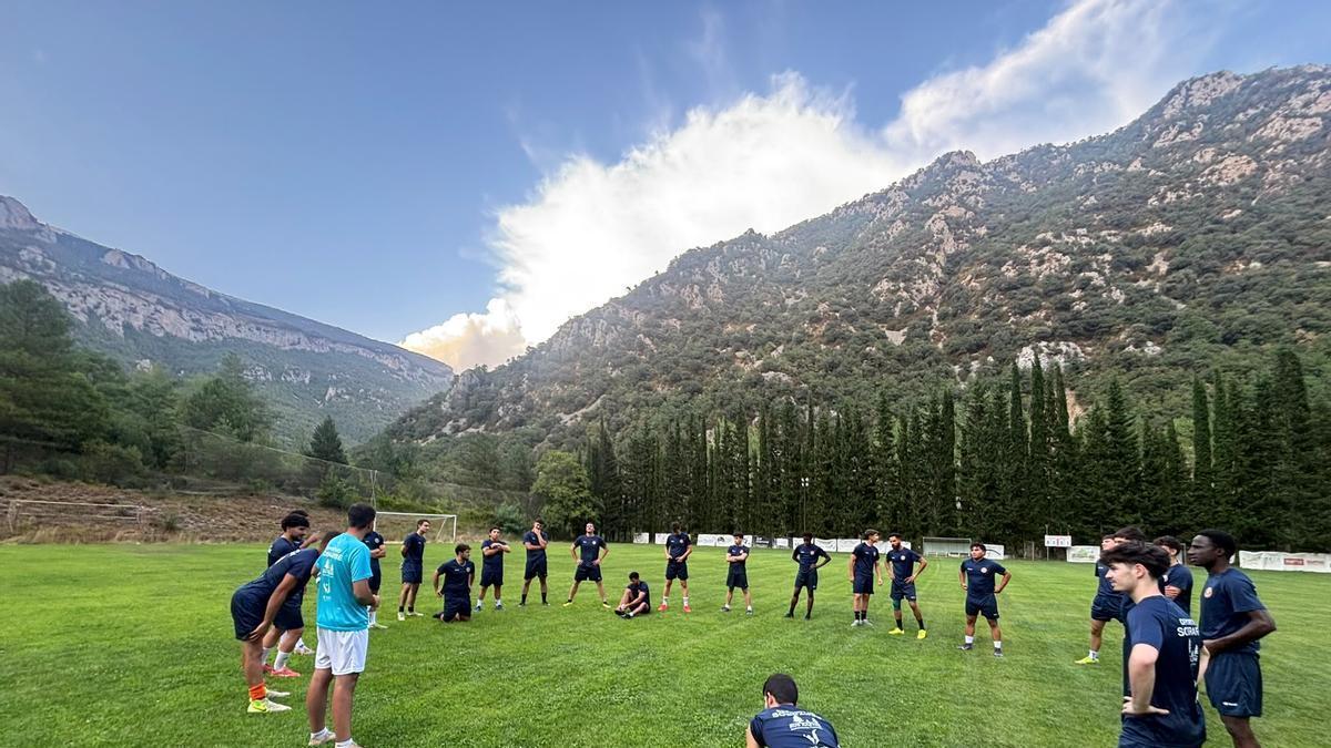 Primer entrenamiento del equipo en el Alto Cinca, una de las instalaciones cedidas.