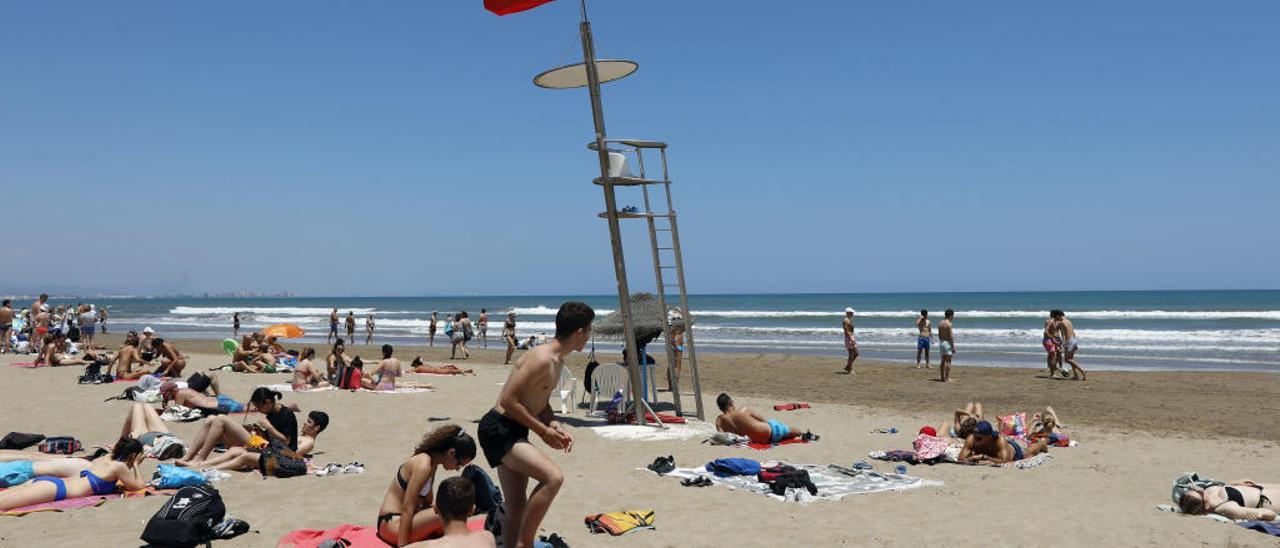 Las playas de la Malva-rosa y el Cabanyal se cerraron el viernes al baño.