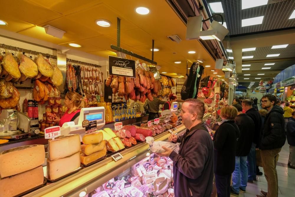 Víspera de Navidad en el mercado del Olivar