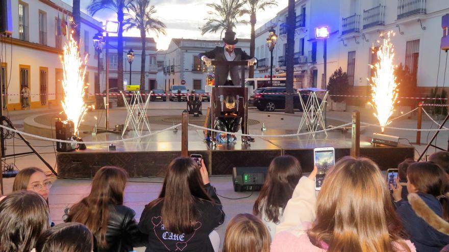 Monesterio celebra el Día Mundial del Mago con un espectáculo familiar en la Plaza del Pueblo