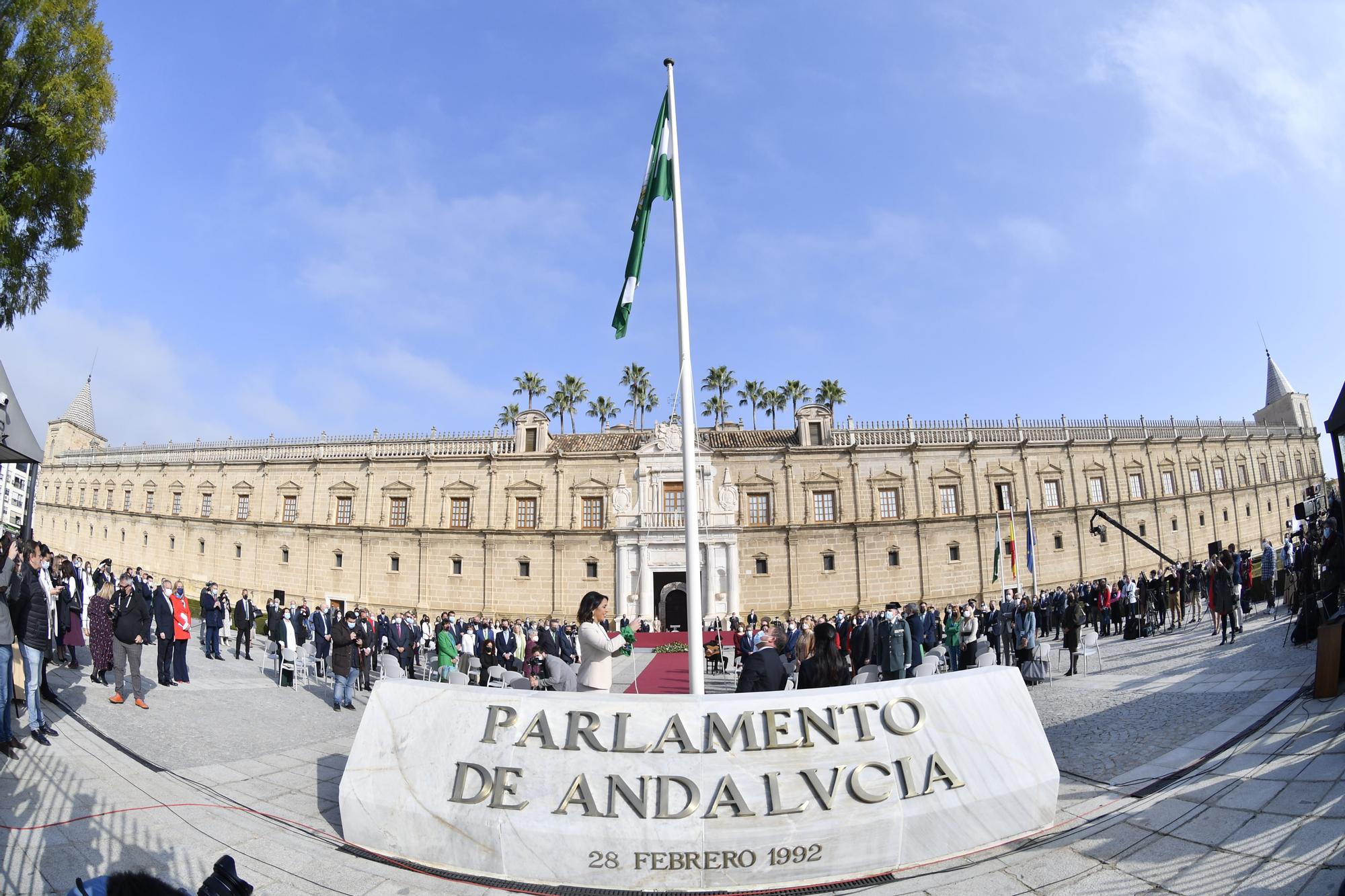 Las imágenes del acto institucional en el Parlamento andaluz con motivo del 28-F