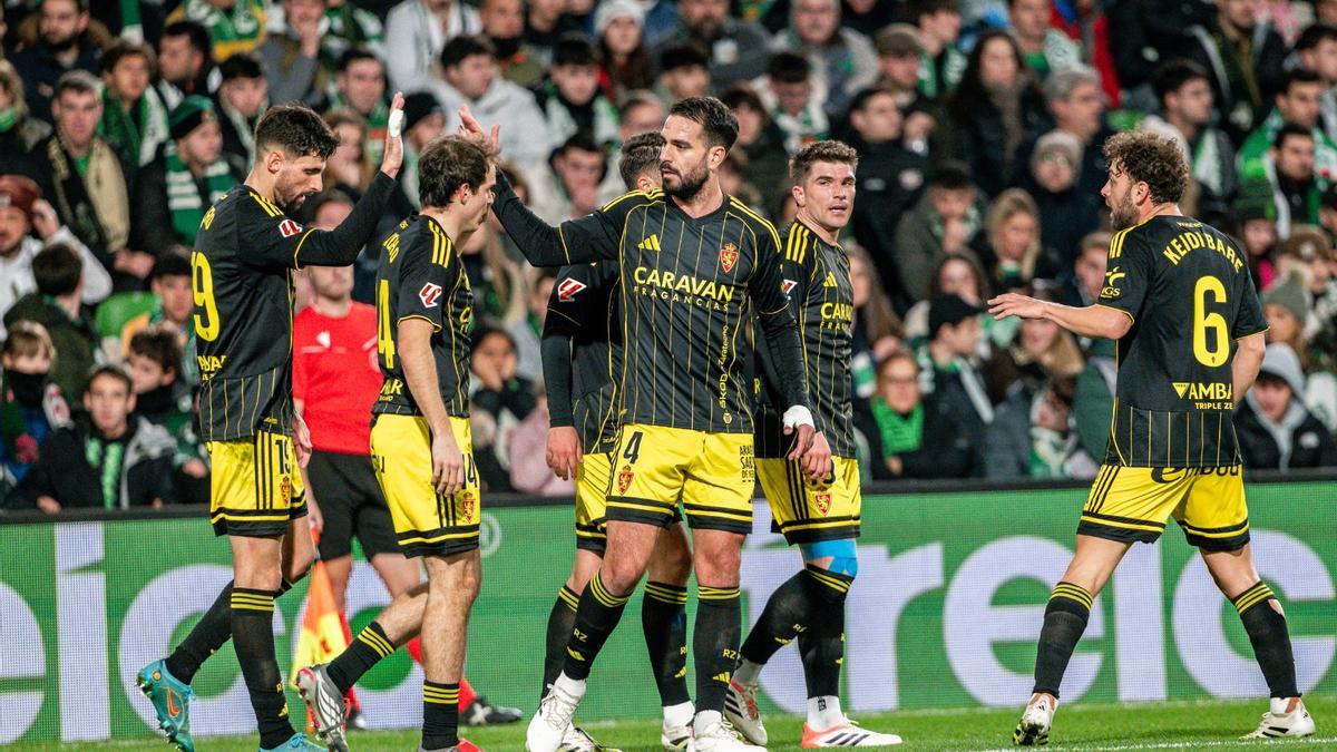 Los jugadores del Real Zaragoza, celebrando uno de los goles en El Sardinero