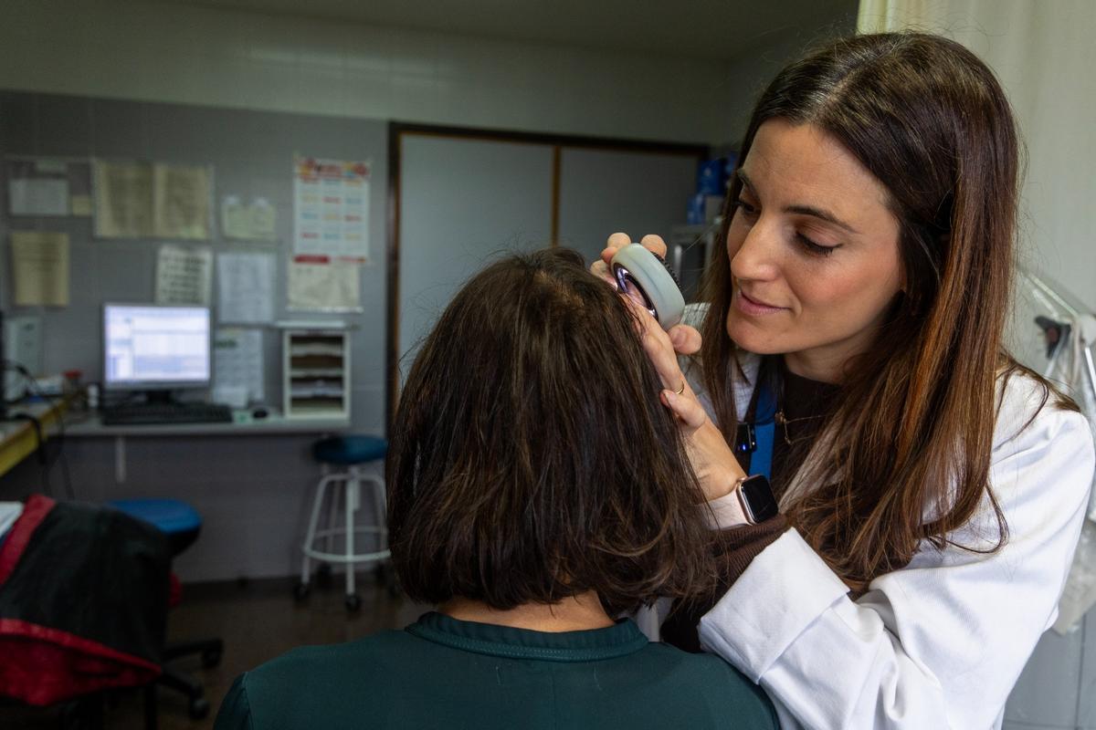 Una de cada cuatro jóvenes sufre excesiva caída del cabello y los peinados tirantes son una de las causas n Una de cada cuatro jóvenes sufre excesiva caída del cabello y los peinados tirantes son una de las causas n