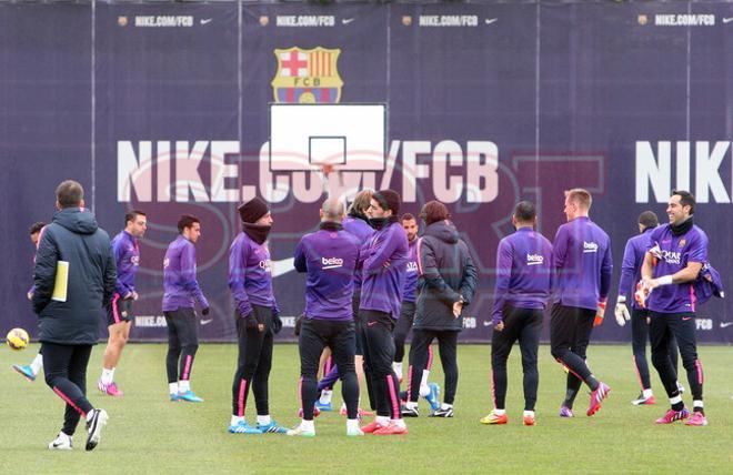 El Barça prepara el partido contra el Levante sin Iniesta