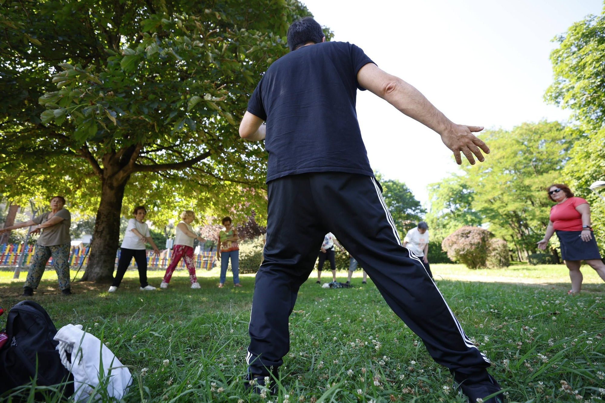 EN IMÁGENES: Cursos de taichi al aire libre en Avilés