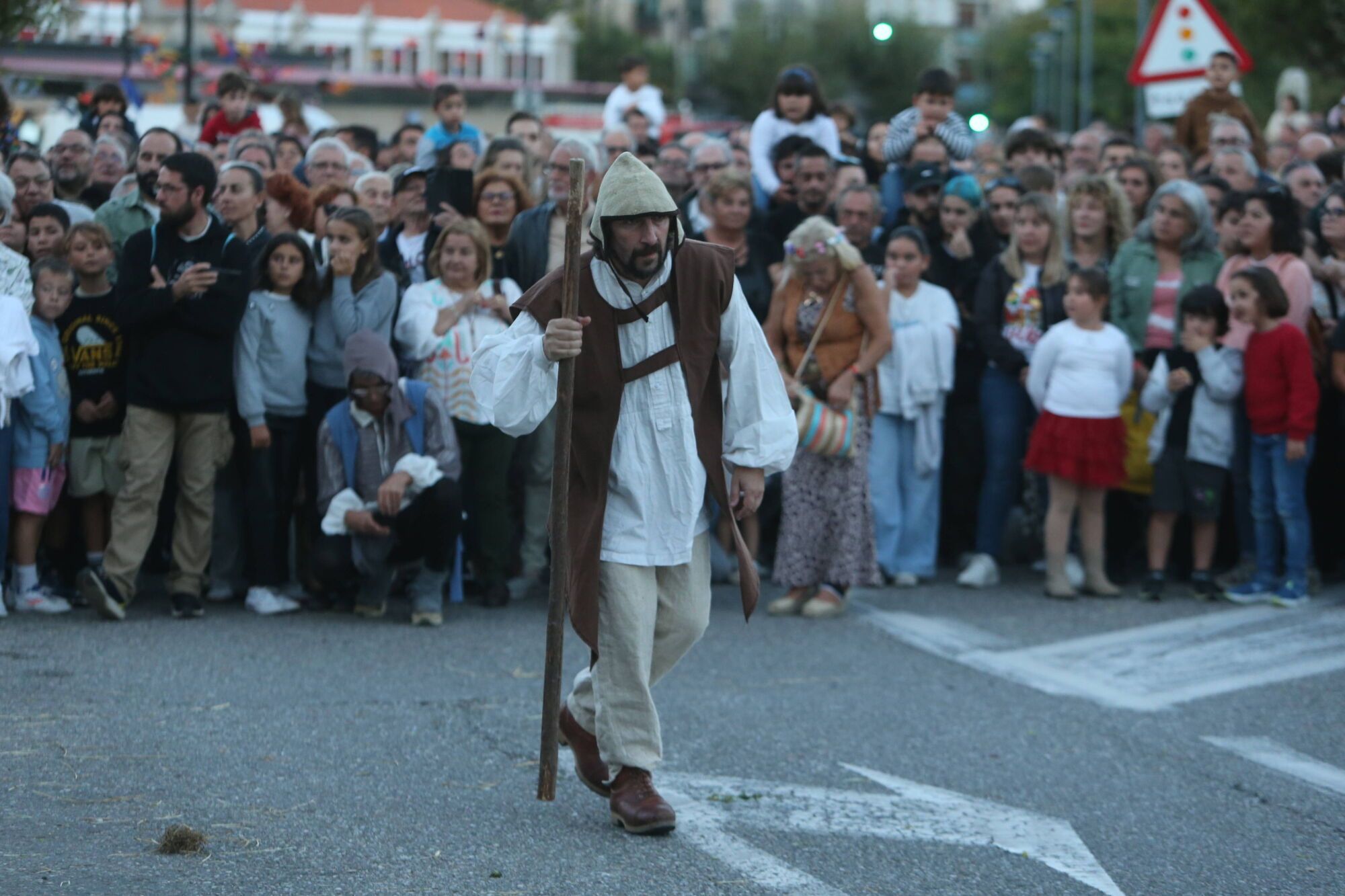 REPRESENTACION TEATRAL DE LA INVASION TURCA DEFENSA DA VILA POR LAS CALLES DE CANGAS