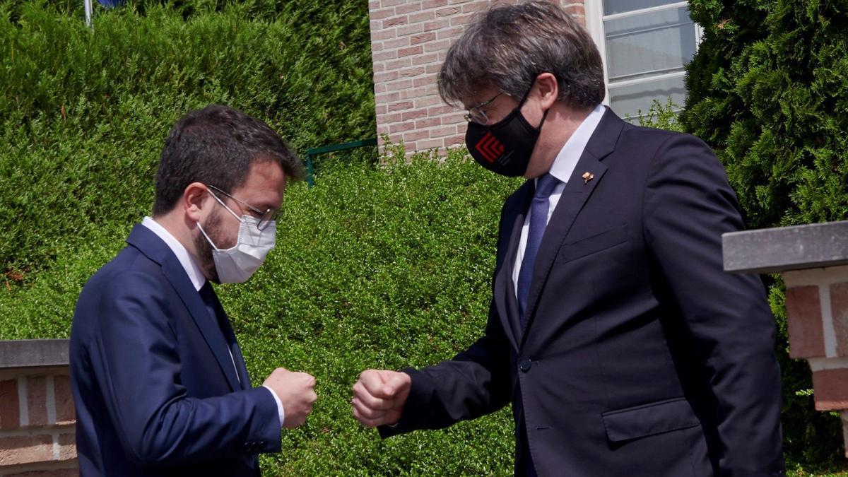 Pere Aragonès in Waterloo greeting Carles Puigdemont