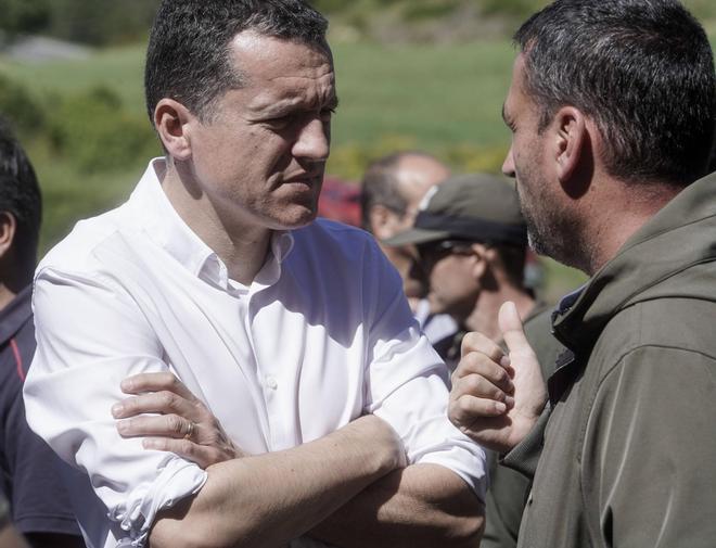 Òscar Ordeig: "En las zonas donde hay presencia de oso o de lobo tenemos que ver cómo podemos minimizar los ataques y las consecuencias de sus daños"