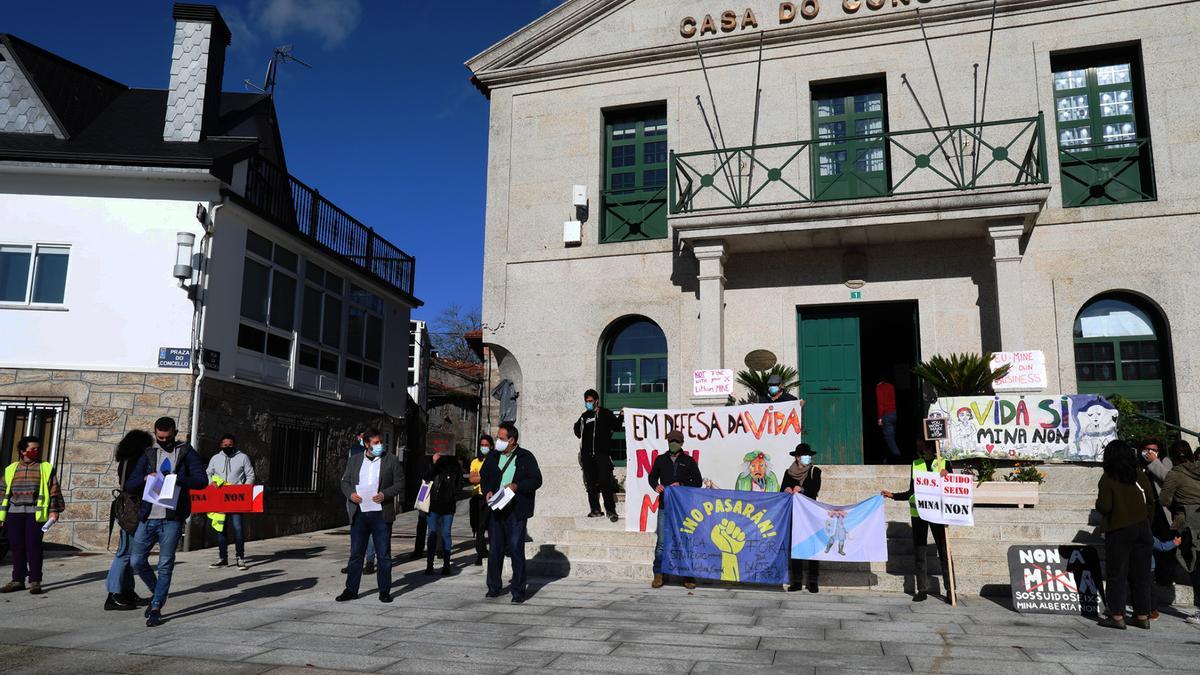 La entrega de alegaciones en el Concello de Cotobade