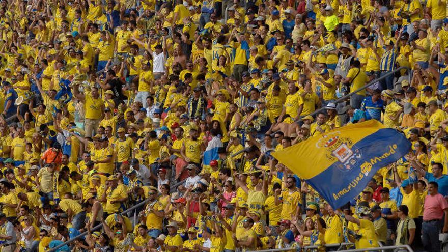 Imagen de la grada Curva, el 21-J, la fecha del ascenso.