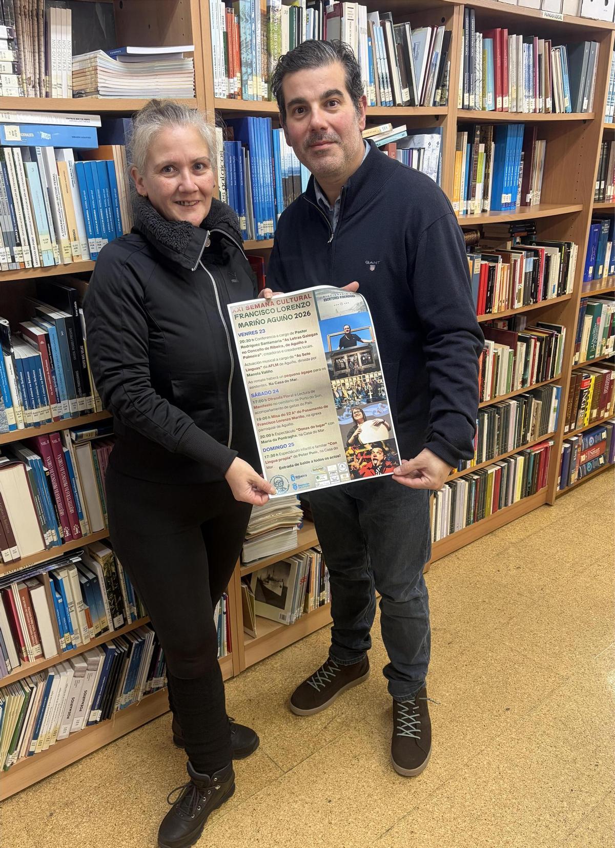 Elvira Pisos e Unai González, presidenta e vicepresidente da Asociación Cultural Francisco Lorenzo Mariño, de Aguiño.