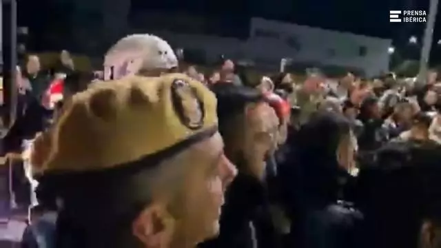 Vecinos de El Palmar de Troya agradecen con aplausos a la UME su trabajo durante el temporal