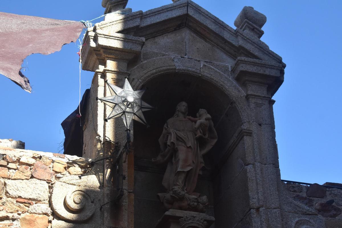 Galería | Así es la pequeña corona de la Virgen del Arco de la Estrella de Cáceres