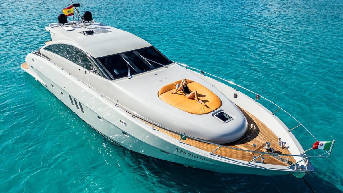 'Lefty', el yate en el que Lamine Yamal disfrutó sus últimas vacaciones en Ibiza y que ardió en llamas este lunes