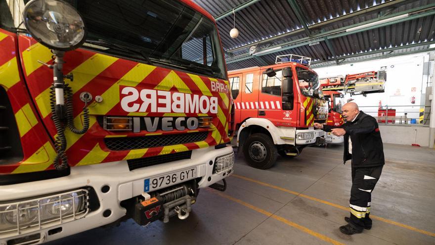 Arde un coche en una carretera de Santa Eulària