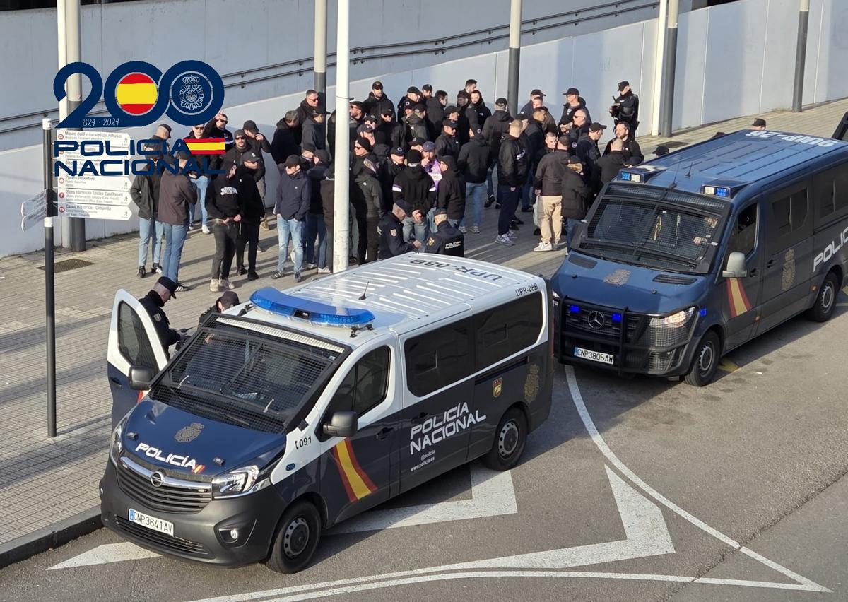 Grupo de ultras durante la jornada del domingo