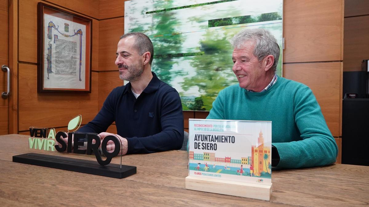 Ángel García y el concejal de Hacienda, Raimundo Díaz