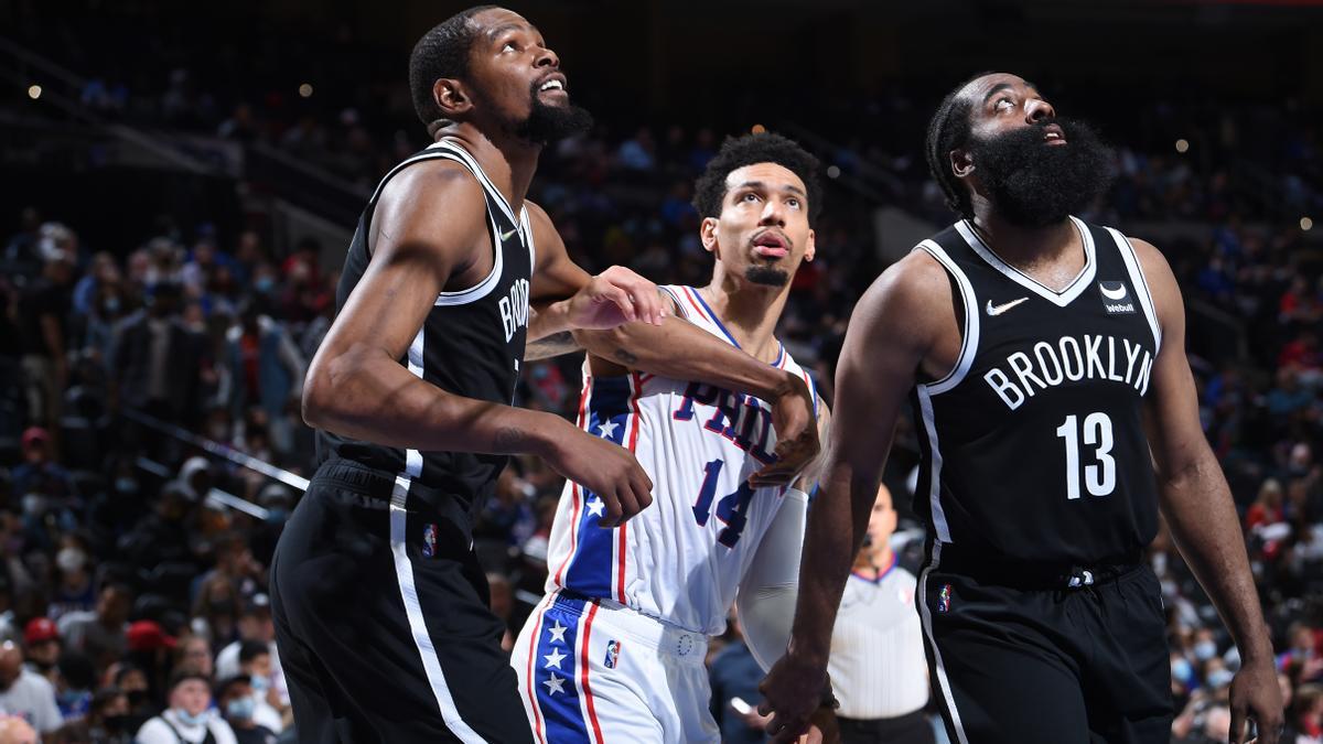 Kevin Durant y James Harden, en un partido de pretemporada