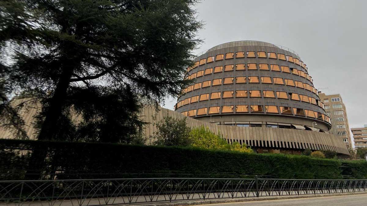 Fachada del edificio del Tribunal Constitucional de España, en Madrid.