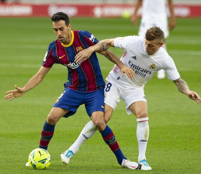 Imágenes del partido entre el FC Barcelona y el Real Madrid de la séptima jornada de LaLiga Santander, disputado en el Camp Nou en Barcelona.