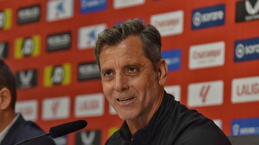 Quique Sánchez Flores: &quot;Mi padre me hizo socio del Sevilla, estaría feliz de verme en un derbi&quot;