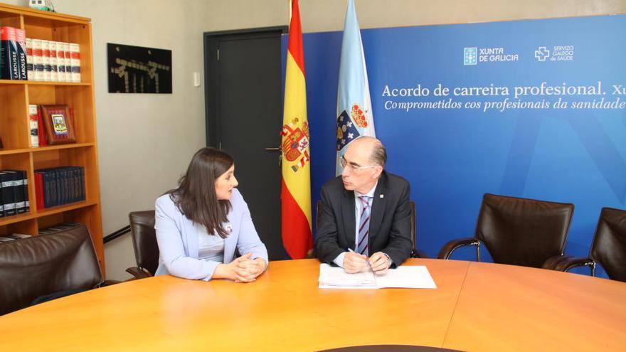 Leticia Santos y Vázquez Almuiña en una reciente reunión en Santiago.