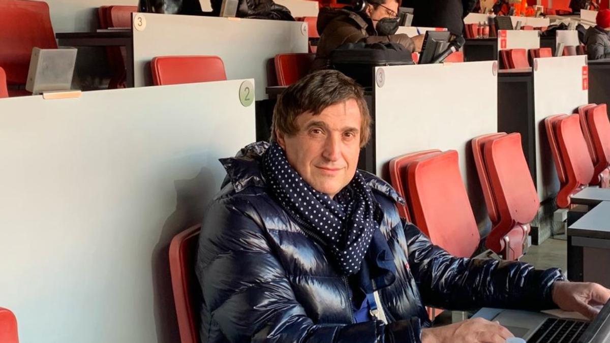 Jose Luis Lizarraga en uno de sus desplazamientos por Europa cubriendo al Villarreal CF