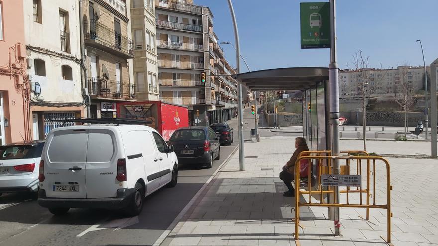 L’Ajuntament ‘apropa’ als veïns del carrer de Gaudí de Manresa una parada de bus, però no recupera les anul·lades