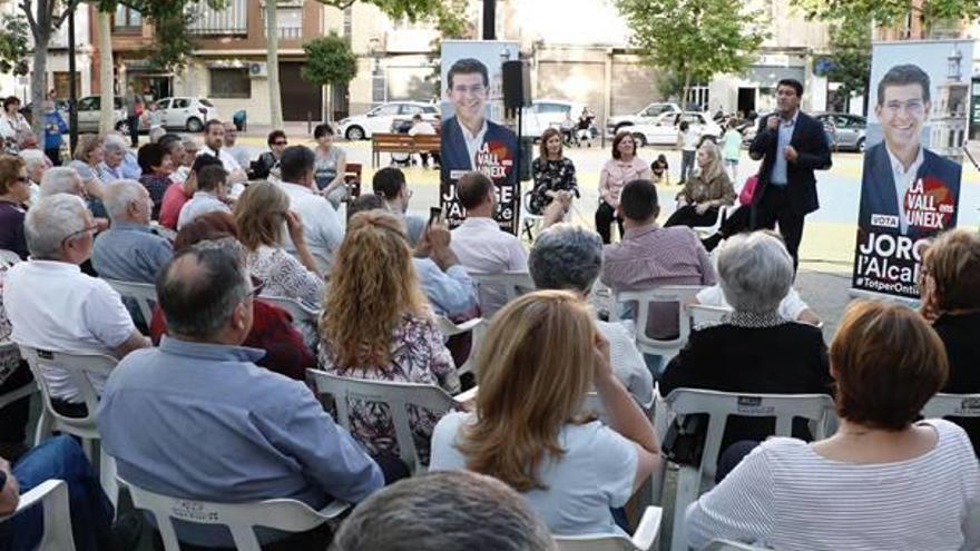 Rodríguez interviene en el acto de ayer de la campaña de La Vall Ens Uneix en Ontinyent.