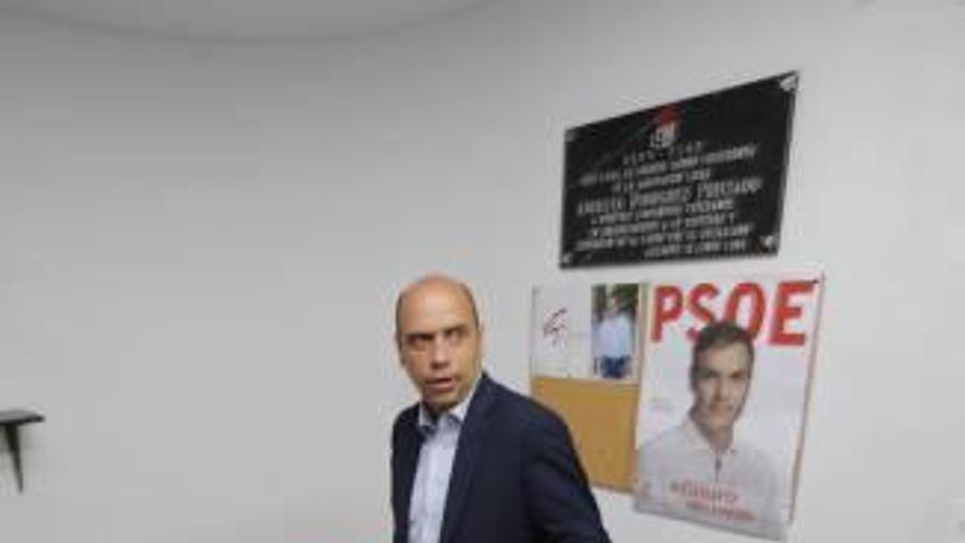 Echávarri sella un pacto con Puig y optará a liderar de nuevo a los socialistas en Alicante