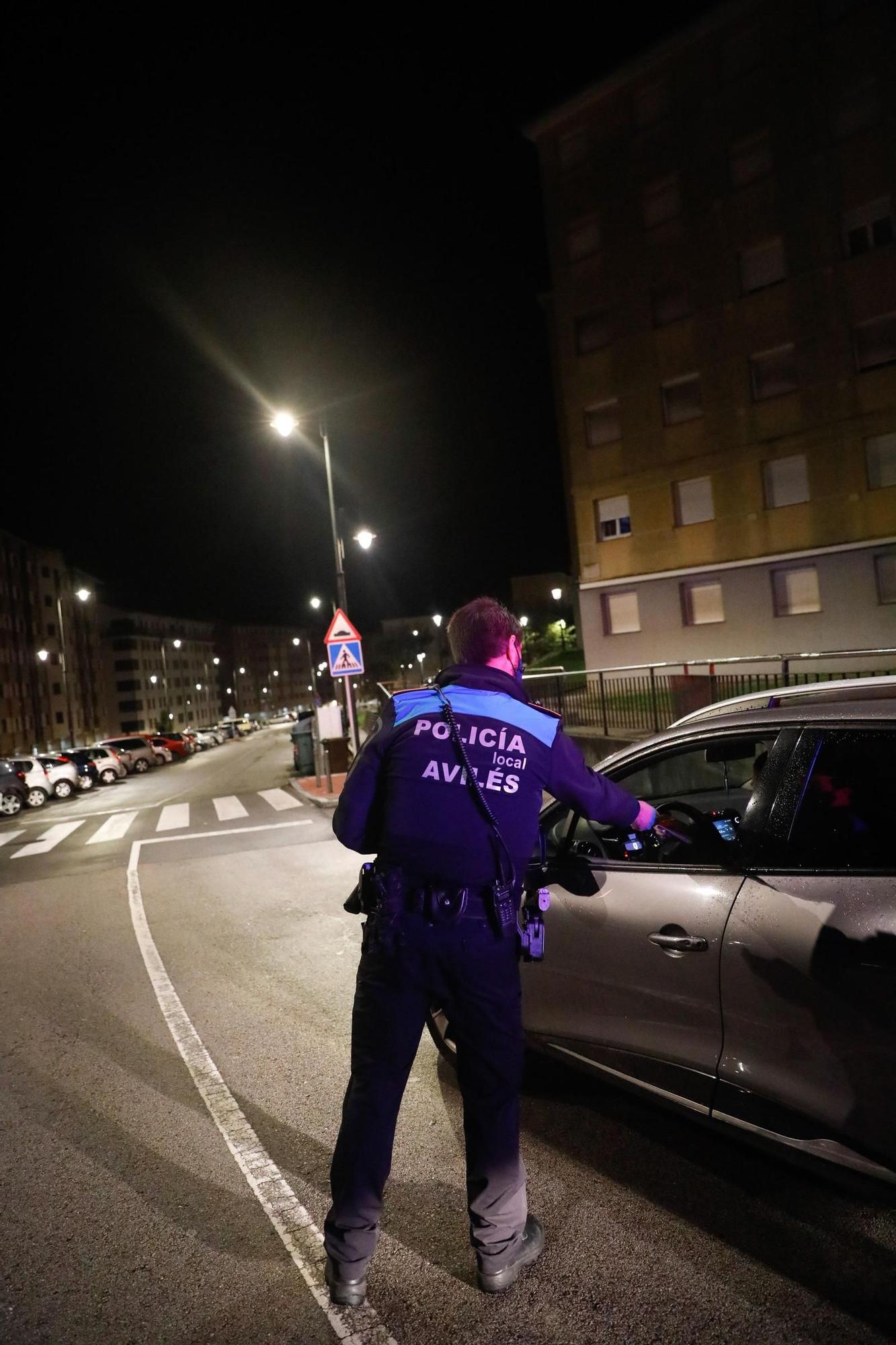 Patrullaje con la Policía Local de Avilés en la primera noche del estado de alarma