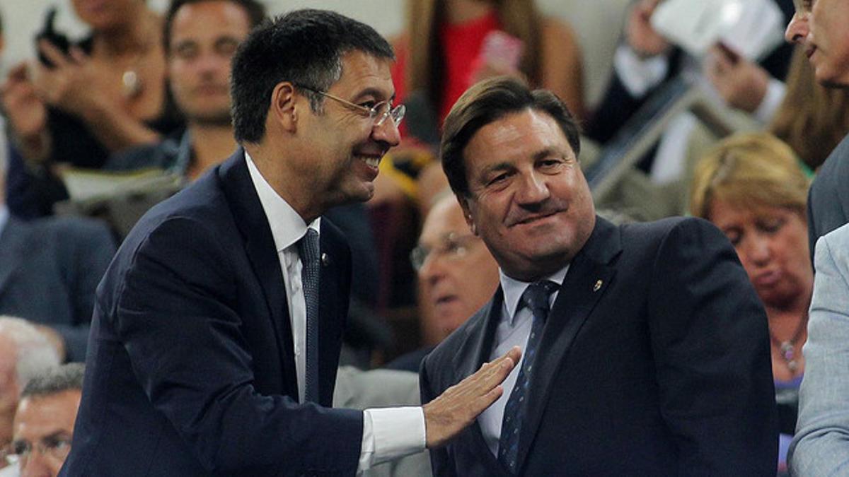 El presidente del Barça, Josep Maria Bartomeu, y el del Elche, Pepe Sepulcre, en el palco del Camp Nou
