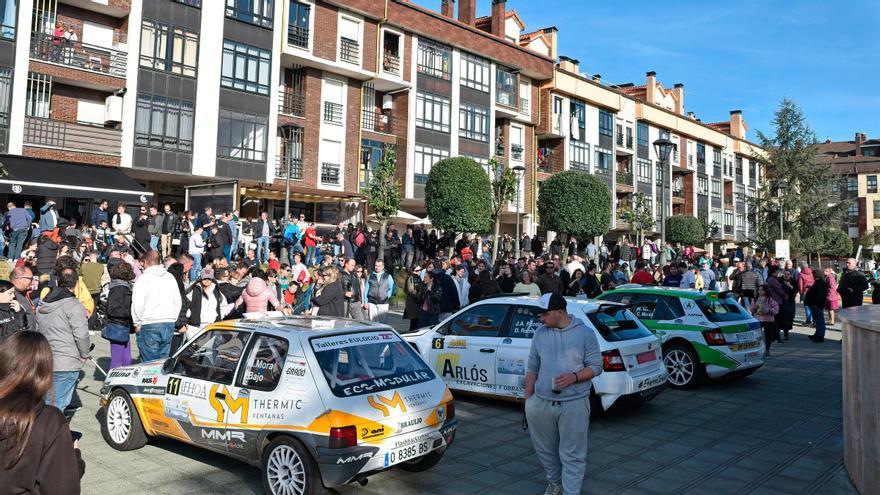 Los motores rugen en Llanera: casi un centenar de pilotos se han disputado el Rallysprint del concejo