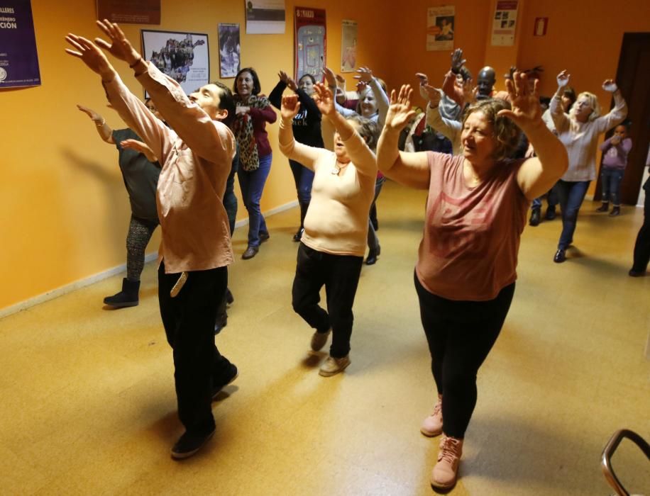 Las asociaciones de extranjeros, que se reúnen en la Casa das Mulleres, y los centros educativos, son espacios de convivencia. // FdV