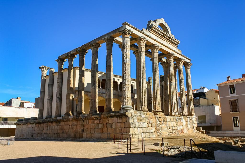 Andando por Mérida nos encontraremos con el impresionante templo de Diana