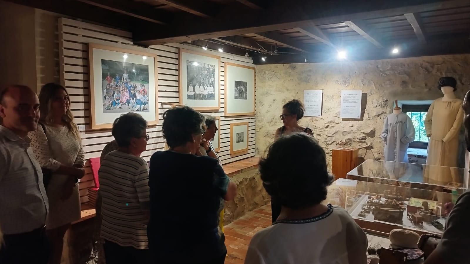 La comunidad de Porrúa celebra los cien años de su escuela con una exposición en el Museo del Oriente
