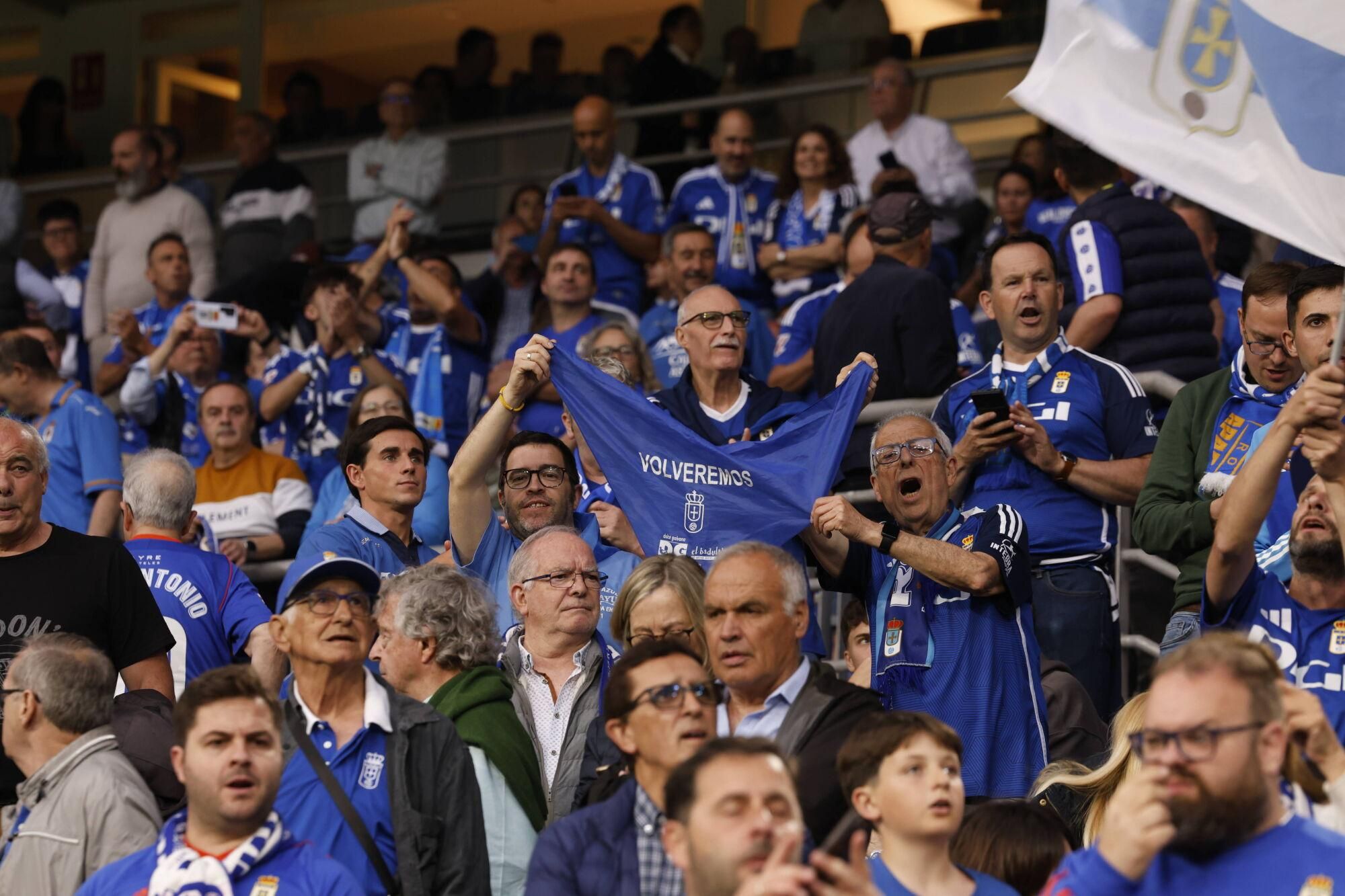 EN IMÁGENES: Ambientazo en la vuelta del play off entre Oviedo y Almería en el Carlos Tartiere