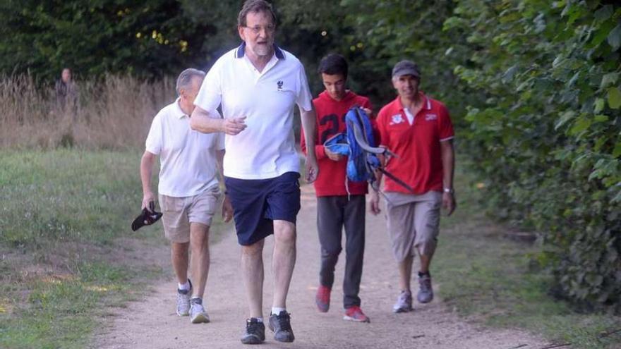 El presidente del Gobierno, Mariano Rajoy recorre la Ruta da Pedra e da Auga. // Noé Parga