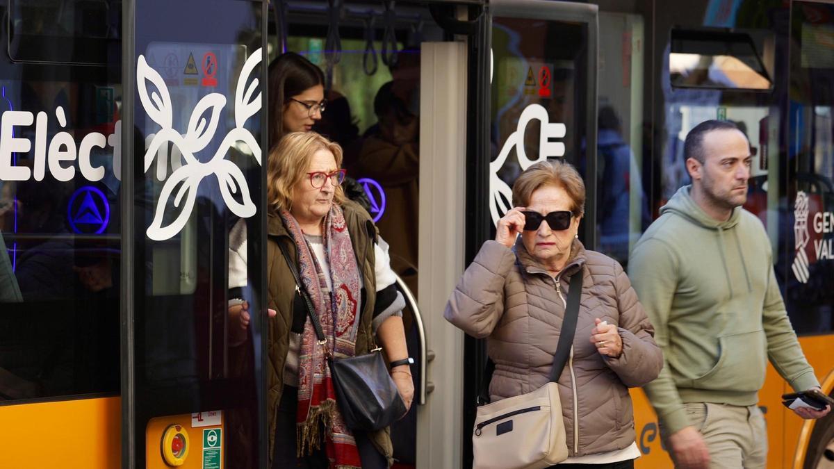 Entra en servicio el nuevo contrato de autobús metropolitano