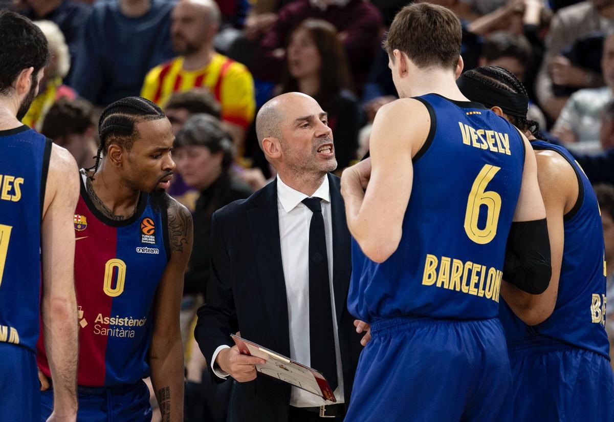 Joan Peñarroya, dando instrucciones a sus jugadores