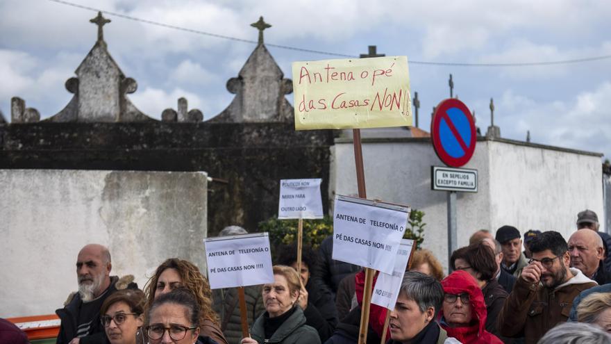 Vecinos de Anceis protestan por la instalación de una antena de telefonía móvil