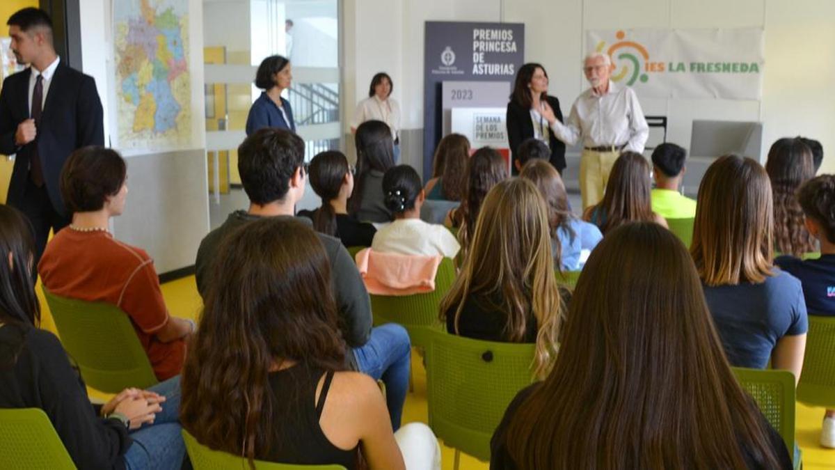 Encuentro de Martin Cooper, el 'padre' de la telefonía móvil con estudiantes del IES de La Fresneda.