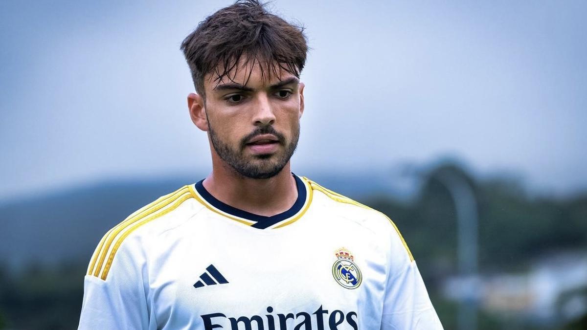 Raúl Asencio en un partido del Real Madrid Castilla, esta temporada