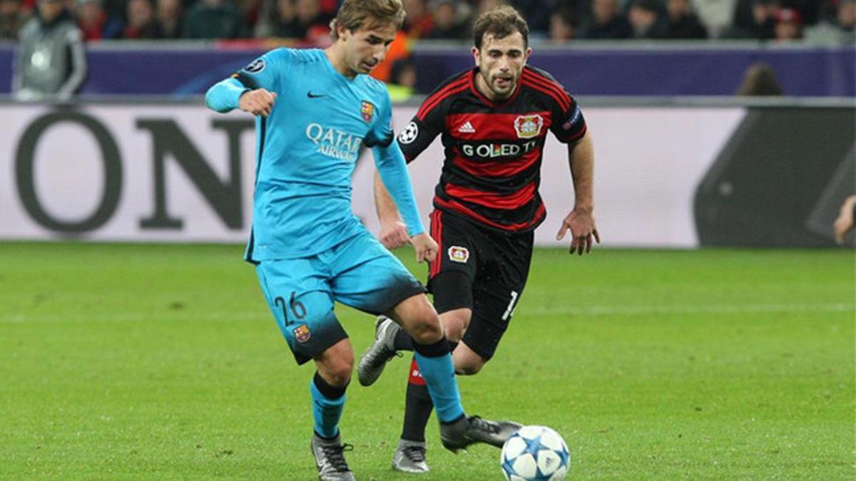 Samper suplió a Busquets en Leverkusen