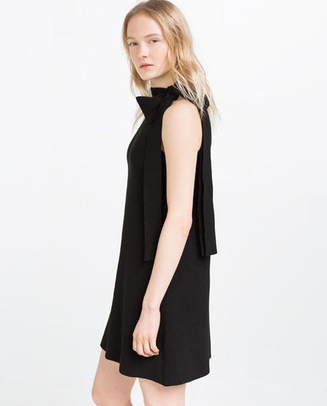Vestido escote halter, Zara (29,95€)