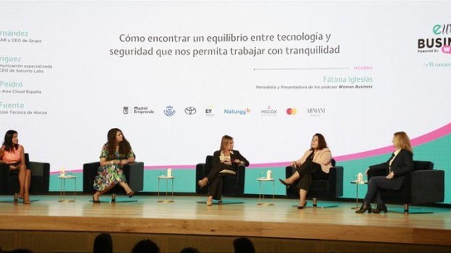 Azucena Hernández, CEO de EUROCYBCAR y CEO de Grupo CYBENTIA; Natalia Rodríguez, Ingeniera de telecomunicación especializada en IA. Fundadora y CEO de Saturno Labs; Fátima Iglesias, periodista; Nerea de la Fuente, Directora de Suscripción Técnica de Hiscox y Montserrat Peidró, Directora general de Also Cloud España.