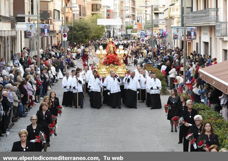 Galería de fotos -- Manto de fe y devoción para la patrona de Almassora