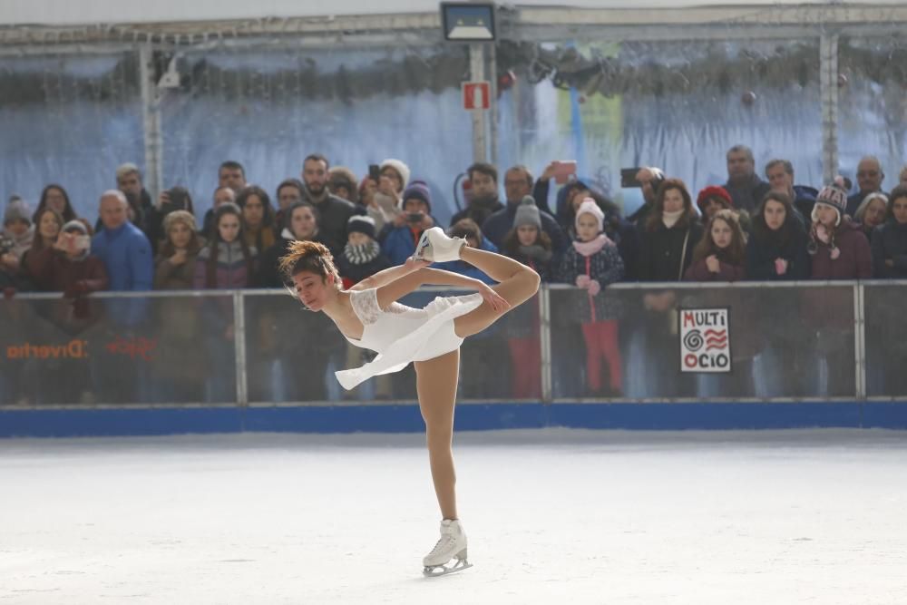 Exhibición de patinaje sobre hielo